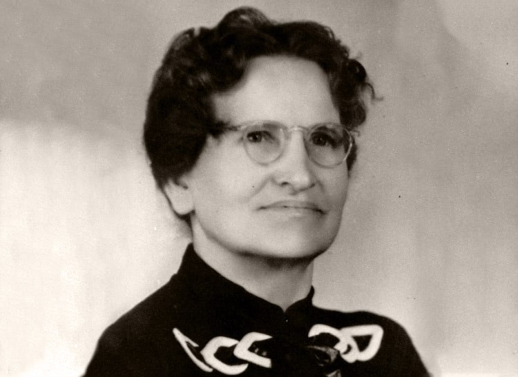 Studio portrait of a matron of the Neubauer family